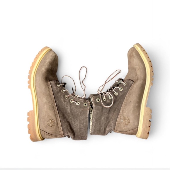 Timberland Tan and Brown floral Patterned Interior - Picture 4 of 7